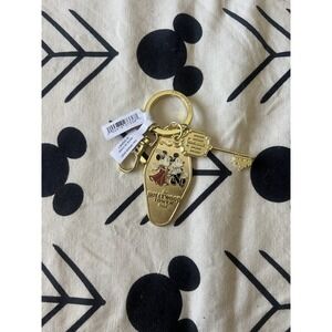DISNEY HOLLYWOOD STUDIOS TOWER OF TERROR HOTEL MICKEY MINNIE KEY CHAIN NWT Rare